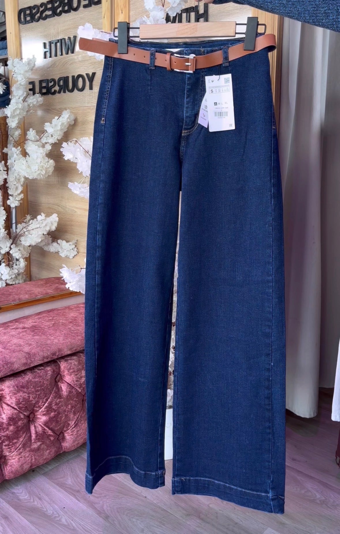 Jeans with belt