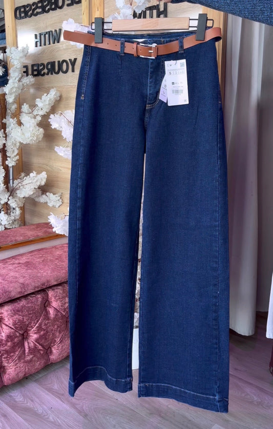 Jeans with belt