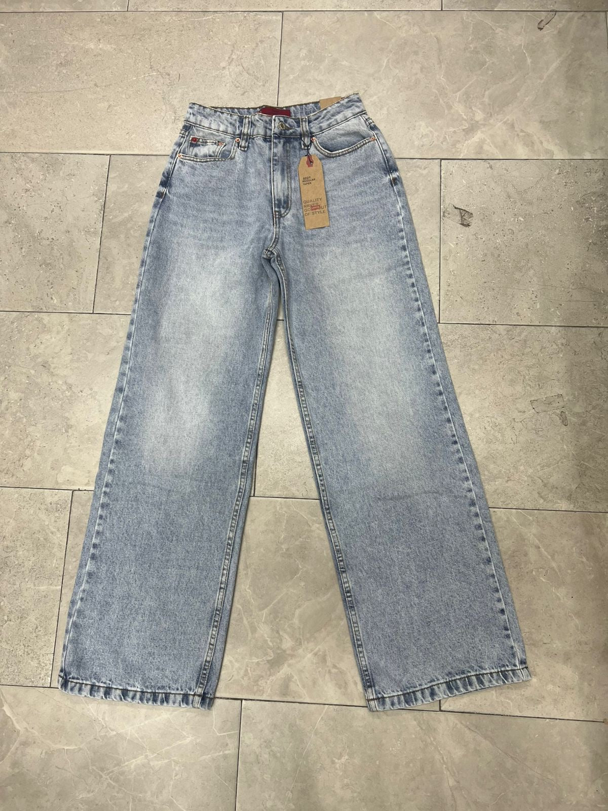 Levis 4
