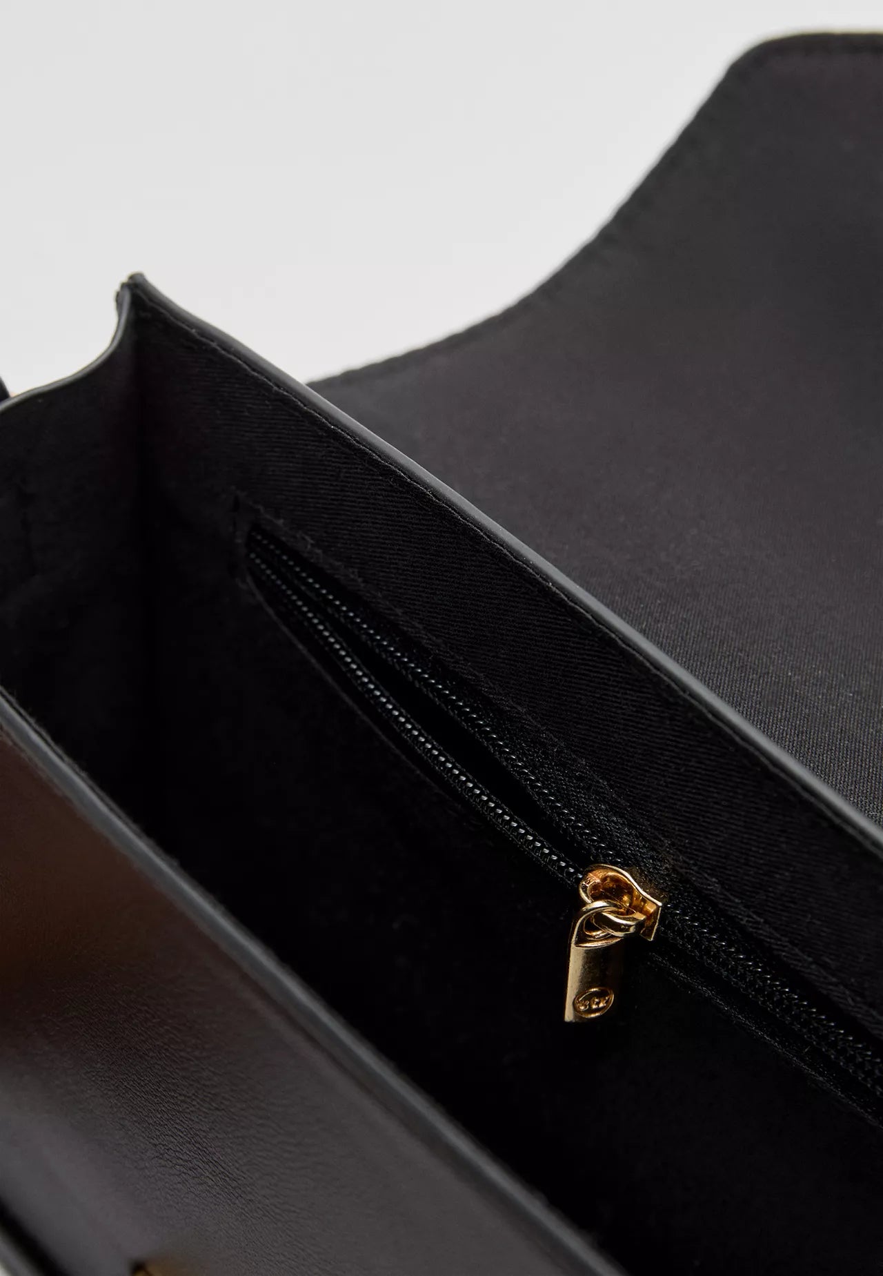 CHAIN SHOULDER BAG